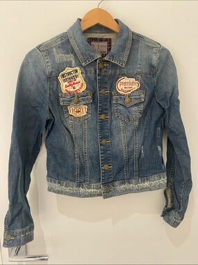 EUC 2.1 Denim Jean Jacket With Patches And Distressed Detailing Size M